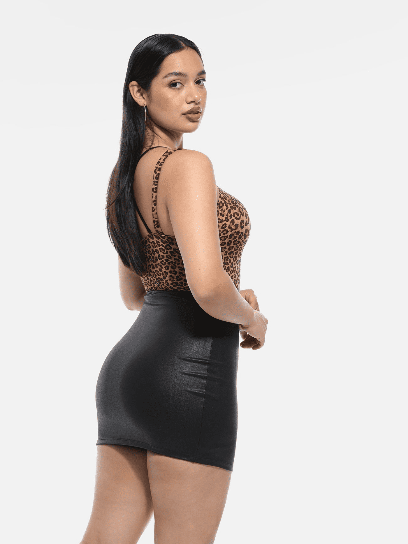 lace V-neck shaping bodysuit with leopard print top and black thong T-back design for seamless waist and abdomen shaping