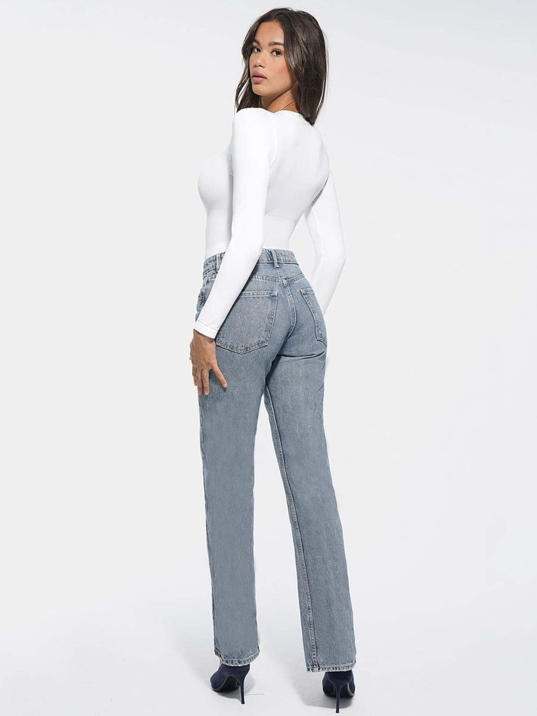 seamless long sleeve bodysuit with long sleeves and a smooth fitted silhouette for everyday comfort